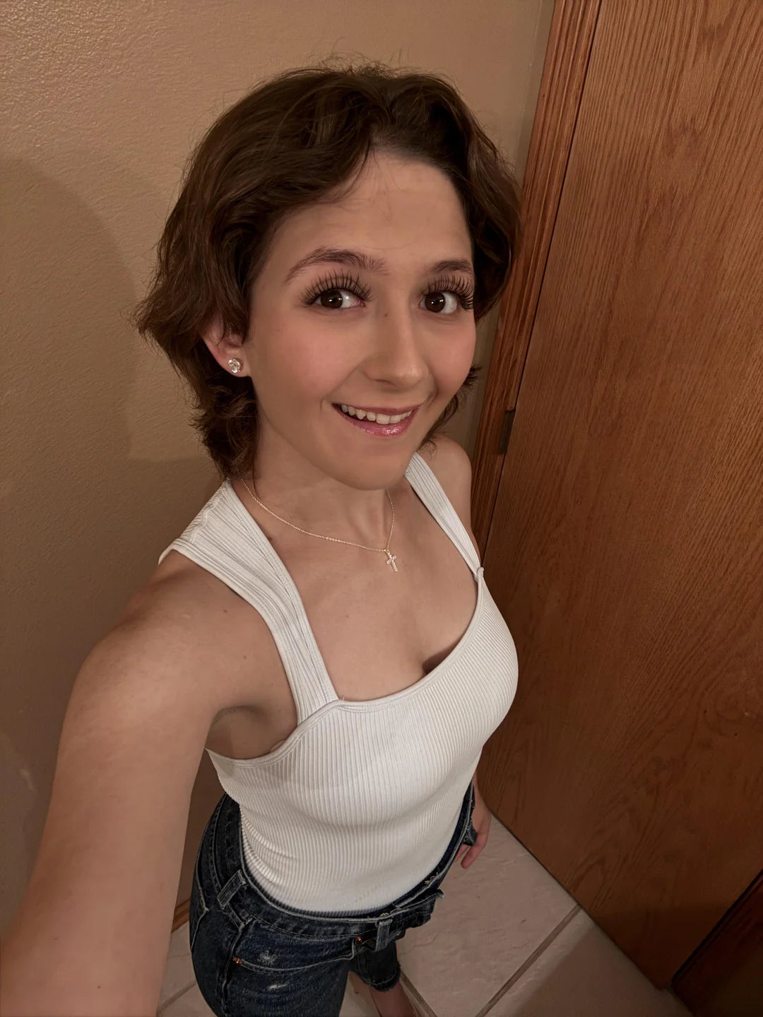 files/i-felt-cute-so-i-took-a-selfie-f21-v0-598z6gwg9drf1.webp